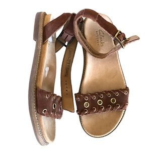 Clarks brown sandals 💕 Final Sale